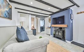 Luxury Couple'S Getaway With River Views And Parking